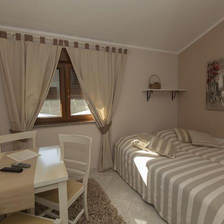 Guest House Navetta Fazana Bagian luar foto